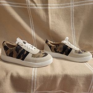 CCOCCI SNEAKERS SIZE 8.5 CAMOUFLAGE